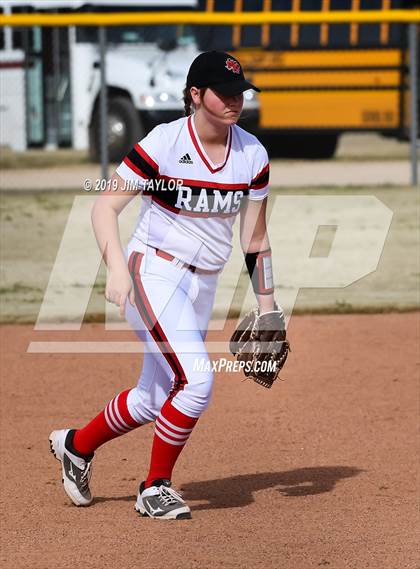 Thumbnail 2 in Mineral Wells vs Alvord (Jacksboro Softball Tournament) photogallery.