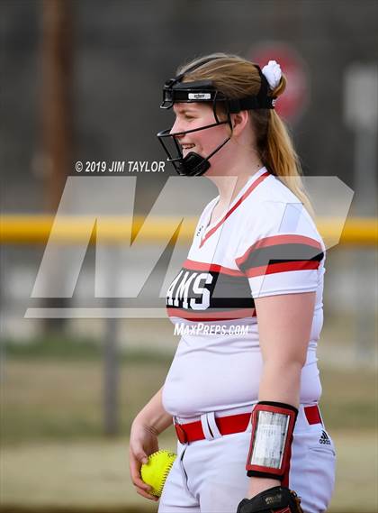 Thumbnail 2 in Mineral Wells vs Alvord (Jacksboro Softball Tournament) photogallery.