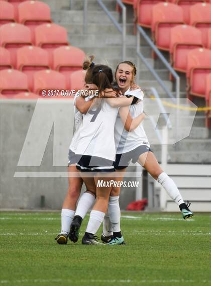 Thumbnail 3 in Maple Mountain vs. Timpanogos (UHSAA 5A Final) photogallery.