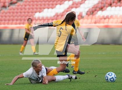 Thumbnail 1 in Maple Mountain vs. Timpanogos (UHSAA 5A Final) photogallery.