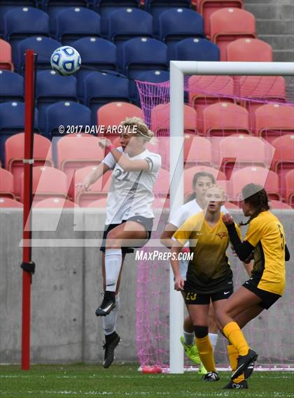 Thumbnail 1 in Maple Mountain vs. Timpanogos (UHSAA 5A Final) photogallery.