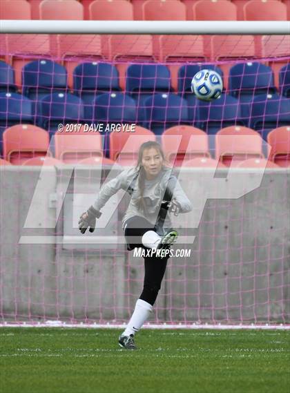 Thumbnail 1 in Maple Mountain vs. Timpanogos (UHSAA 5A Final) photogallery.