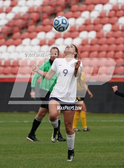 Thumbnail 1 in Maple Mountain vs. Timpanogos (UHSAA 5A Final) photogallery.