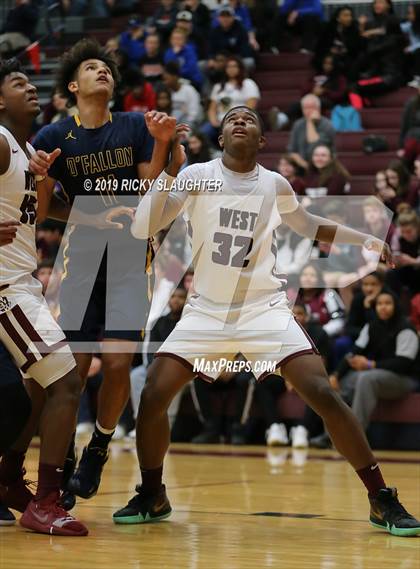 Thumbnail 1 in O'Fallon @ Belleville West (IHSA 1st Round Playoff) photogallery.