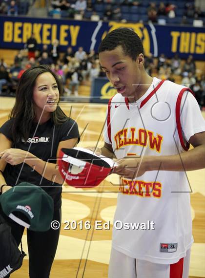 Thumbnail 2 in Manteca vs. Berkeley (MaxPreps MLK Classic) photogallery.
