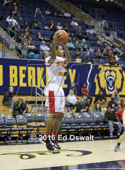 Thumbnail 1 in Manteca vs. Berkeley (MaxPreps MLK Classic) photogallery.
