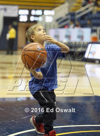 Thumbnail 2 in Manteca vs. Berkeley (MaxPreps MLK Classic) photogallery.