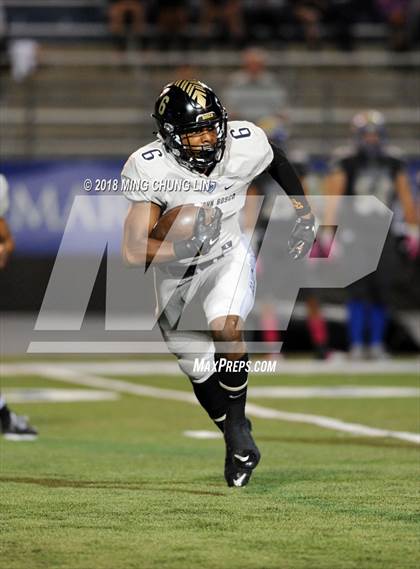 Thumbnail 3 in Santa Margarita vs. St. John Bosco photogallery.