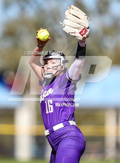 Thumbnail 3 in Casa Grande vs. Sabino photogallery.