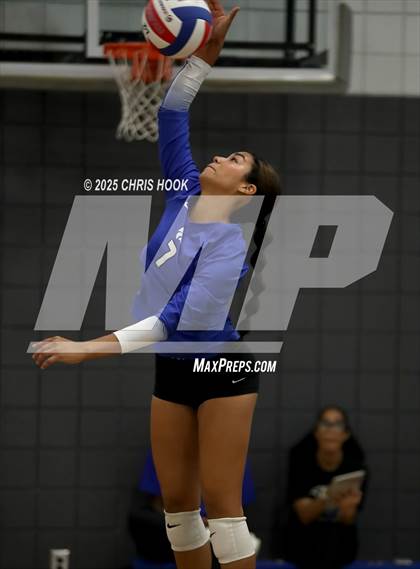 Thumbnail 2 in Mesquite vs. Mountain View (Lancer Invitational) photogallery.