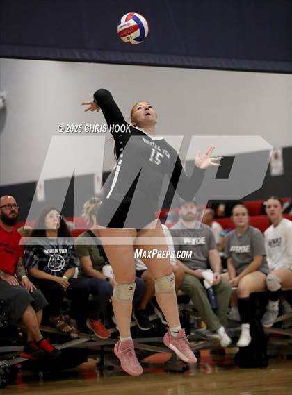 Thumbnail 2 in Mesquite vs. Mountain View (Lancer Invitational) photogallery.