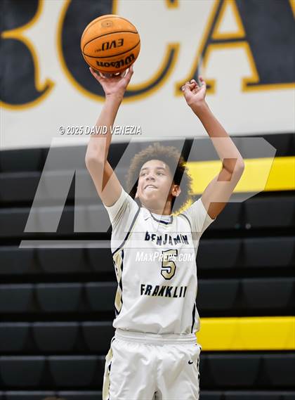 Thumbnail 3 in Horizon vs. Benjamin Franklin photogallery.