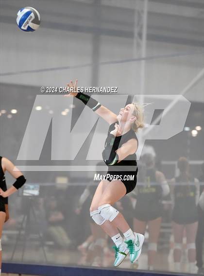 Thumbnail 3 in Magnolia West vs. Brenham (Legends Invitational) photogallery.