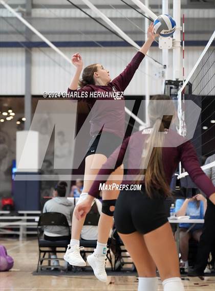 Thumbnail 2 in Magnolia West vs. Brenham (Legends Invitational) photogallery.