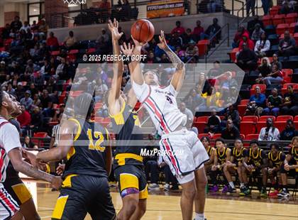 Thumbnail 3 in Fort Bend Marshall vs. Port Arthur Memorial (UIL 5A DII Regional Finals Playoff) photogallery.