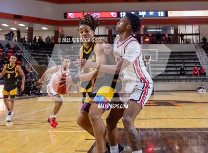 Thumbnail 2 in Fort Bend Marshall vs. Port Arthur Memorial (UIL 5A DII Regional Finals Playoff) photogallery.