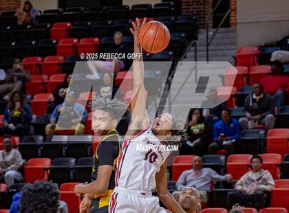 Thumbnail 3 in Fort Bend Marshall vs. Port Arthur Memorial (UIL 5A DII Regional Finals Playoff) photogallery.