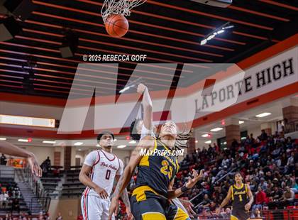 Thumbnail 3 in Fort Bend Marshall vs. Port Arthur Memorial (UIL 5A DII Regional Finals Playoff) photogallery.