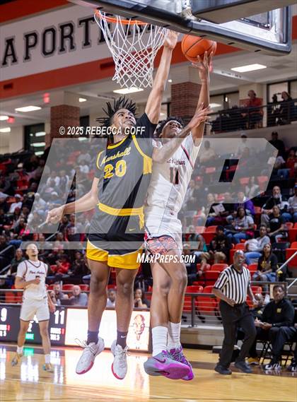 Thumbnail 3 in Fort Bend Marshall vs. Port Arthur Memorial (UIL 5A DII Regional Finals Playoff) photogallery.