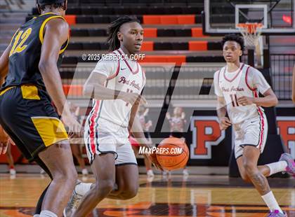 Thumbnail 1 in Fort Bend Marshall vs. Port Arthur Memorial (UIL 5A DII Regional Finals Playoff) photogallery.