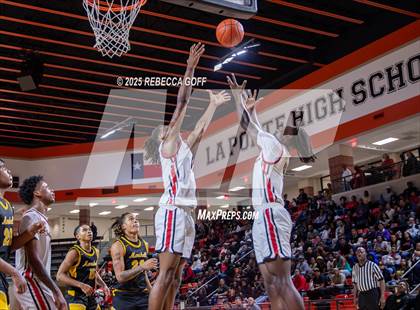 Thumbnail 1 in Fort Bend Marshall vs. Port Arthur Memorial (UIL 5A DII Regional Finals Playoff) photogallery.