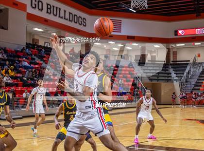 Thumbnail 2 in Fort Bend Marshall vs. Port Arthur Memorial (UIL 5A DII Regional Finals Playoff) photogallery.