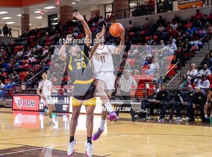 Thumbnail 1 in Fort Bend Marshall vs. Port Arthur Memorial (UIL 5A DII Regional Finals Playoff) photogallery.