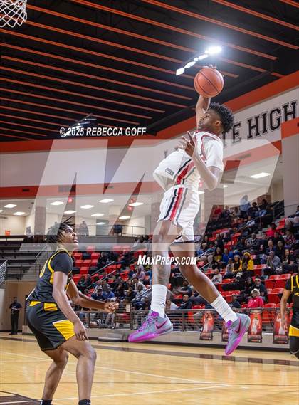 Thumbnail 3 in Fort Bend Marshall vs. Port Arthur Memorial (UIL 5A DII Regional Finals Playoff) photogallery.