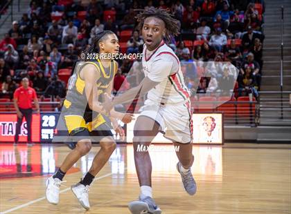 Thumbnail 1 in Fort Bend Marshall vs. Port Arthur Memorial (UIL 5A DII Regional Finals Playoff) photogallery.