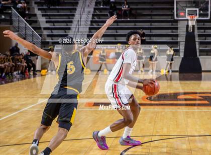 Thumbnail 1 in Fort Bend Marshall vs. Port Arthur Memorial (UIL 5A DII Regional Finals Playoff) photogallery.