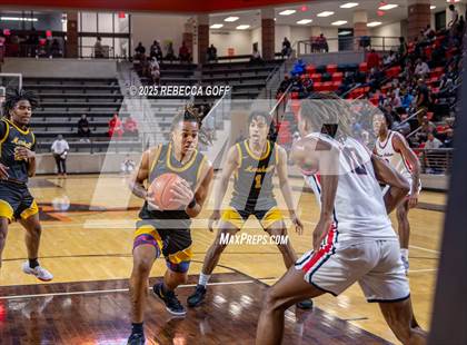 Thumbnail 2 in Fort Bend Marshall vs. Port Arthur Memorial (UIL 5A DII Regional Finals Playoff) photogallery.