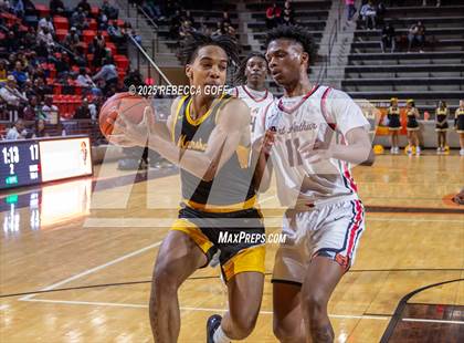 Thumbnail 1 in Fort Bend Marshall vs. Port Arthur Memorial (UIL 5A DII Regional Finals Playoff) photogallery.