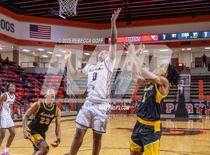 Thumbnail 1 in Fort Bend Marshall vs. Port Arthur Memorial (UIL 5A DII Regional Finals Playoff) photogallery.