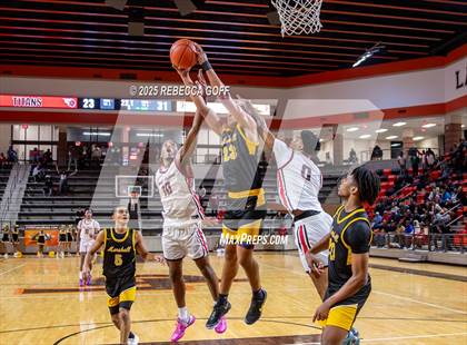 Thumbnail 2 in Fort Bend Marshall vs. Port Arthur Memorial (UIL 5A DII Regional Finals Playoff) photogallery.