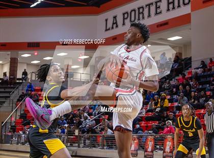 Thumbnail 2 in Fort Bend Marshall vs. Port Arthur Memorial (UIL 5A DII Regional Finals Playoff) photogallery.