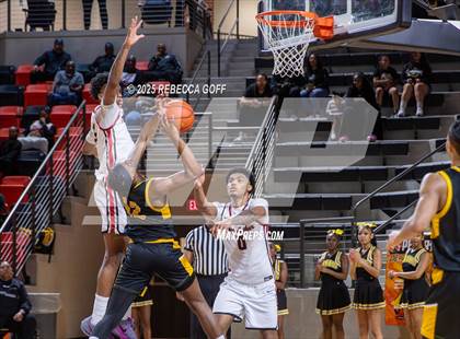 Thumbnail 3 in Fort Bend Marshall vs. Port Arthur Memorial (UIL 5A DII Regional Finals Playoff) photogallery.