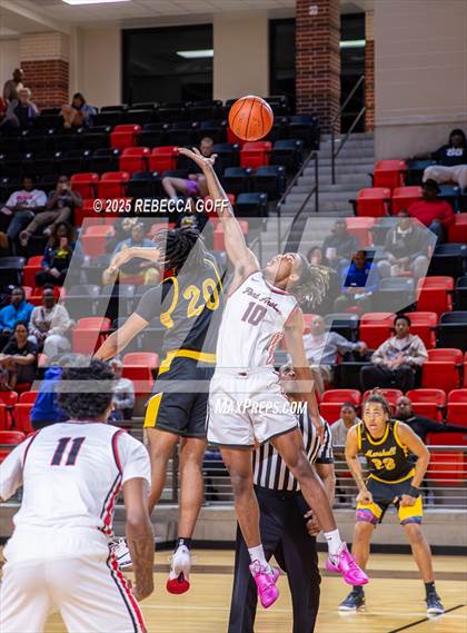 Thumbnail 2 in Fort Bend Marshall vs. Port Arthur Memorial (UIL 5A DII Regional Finals Playoff) photogallery.