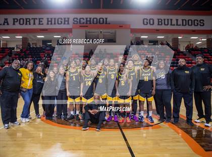 Thumbnail 2 in Fort Bend Marshall vs. Port Arthur Memorial (UIL 5A DII Regional Finals Playoff) photogallery.