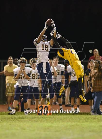 Thumbnail 3 in St. Thomas Aquinas vs. Hallandale photogallery.