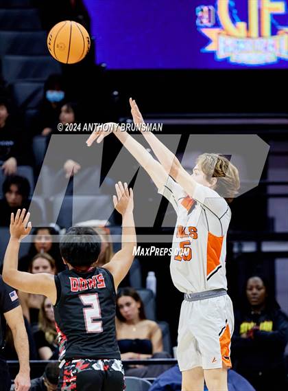 Thumbnail 1 in Verdugo Hills vs Athenian (CIF State D5 Final) photogallery.