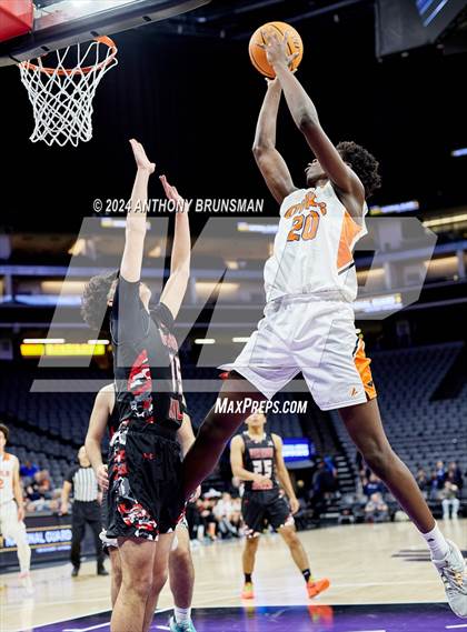 Thumbnail 2 in Verdugo Hills vs Athenian (CIF State D5 Final) photogallery.