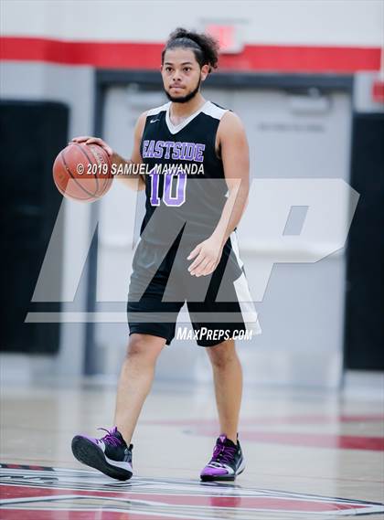 Thumbnail 1 in Righetti vs  Eastside (Hart Holiday Classic) photogallery.