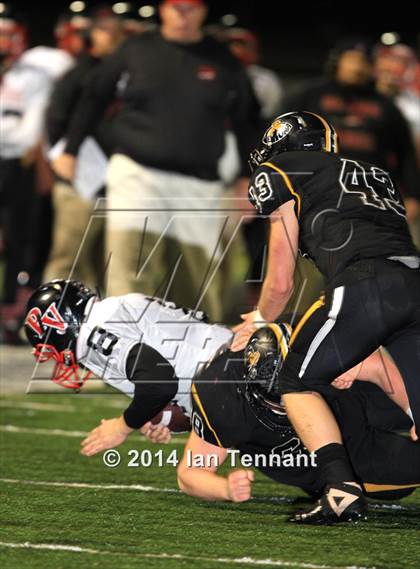 Thumbnail 2 in Palos Verdes vs. Ventura (CIF SS Western Final) photogallery.