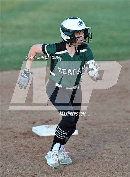 Thumbnail 2 in Reagan [Ronald] vs Warren (UIL 6A Bi District) photogallery.