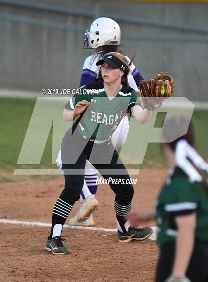 Thumbnail 3 in Reagan [Ronald] vs Warren (UIL 6A Bi District) photogallery.