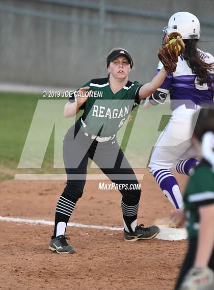 Thumbnail 1 in Reagan [Ronald] vs Warren (UIL 6A Bi District) photogallery.