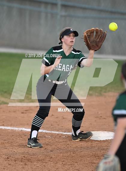 Thumbnail 2 in Reagan [Ronald] vs Warren (UIL 6A Bi District) photogallery.