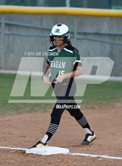 Thumbnail 2 in Reagan [Ronald] vs Warren (UIL 6A Bi District) photogallery.