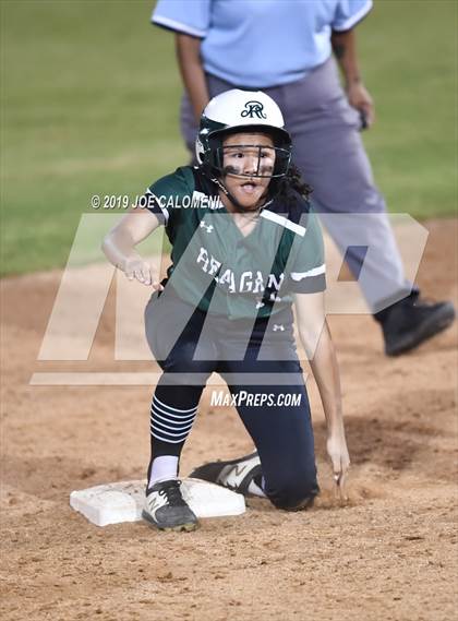 Thumbnail 3 in Reagan [Ronald] vs Warren (UIL 6A Bi District) photogallery.