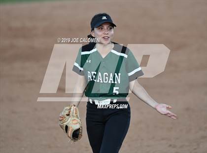 Thumbnail 2 in Reagan [Ronald] vs Warren (UIL 6A Bi District) photogallery.